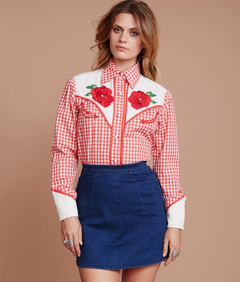Vintage Embroidered Western Snap Button Shirts are popular in Chicago